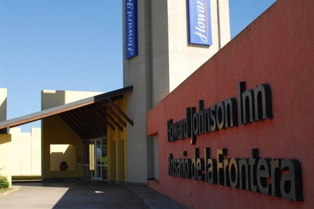 Howard Johnson Inn Rosario De La Frontera Exteriör bild