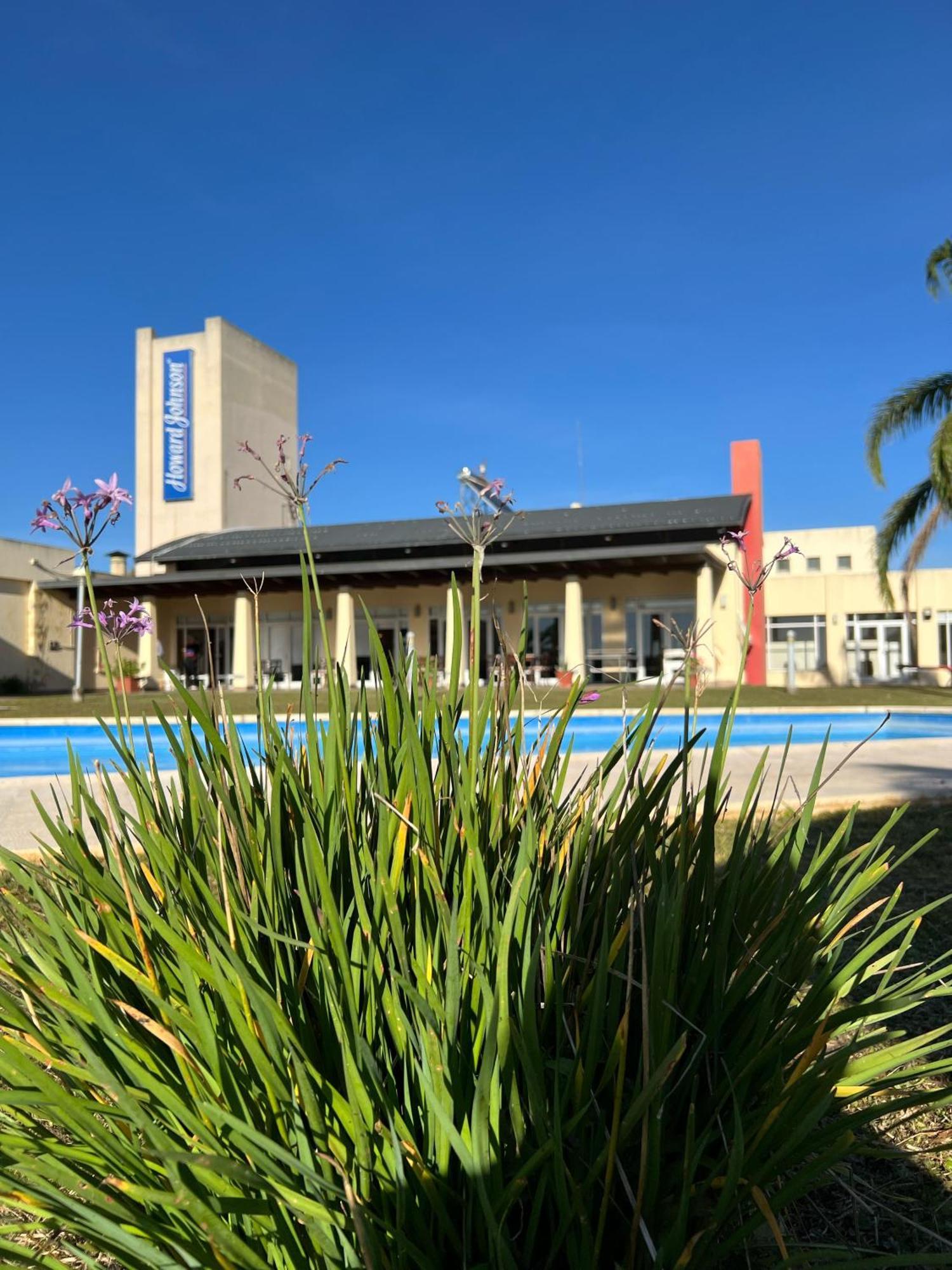 Howard Johnson Inn Rosario De La Frontera Exteriör bild