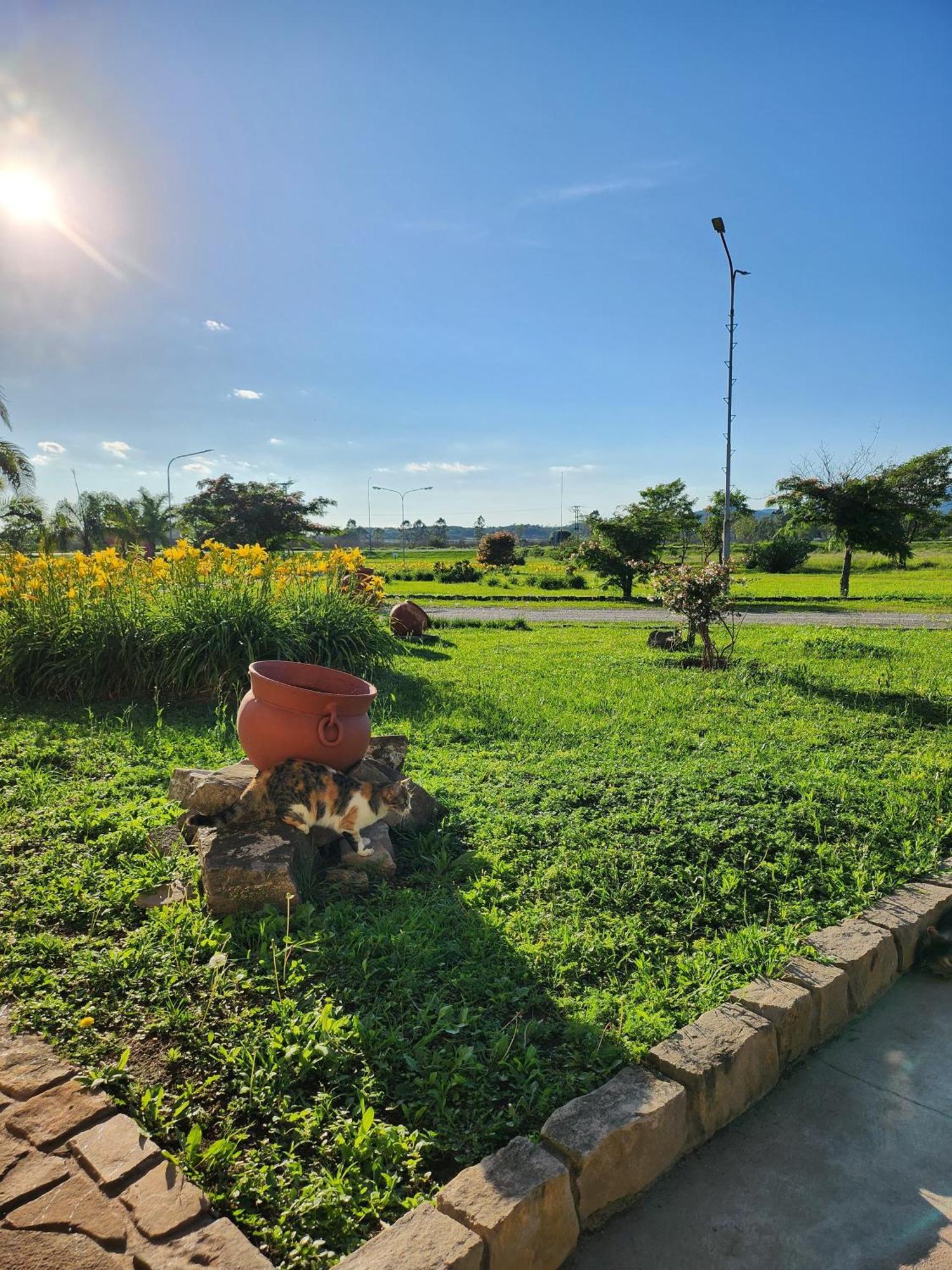 Howard Johnson Inn Rosario De La Frontera Exteriör bild