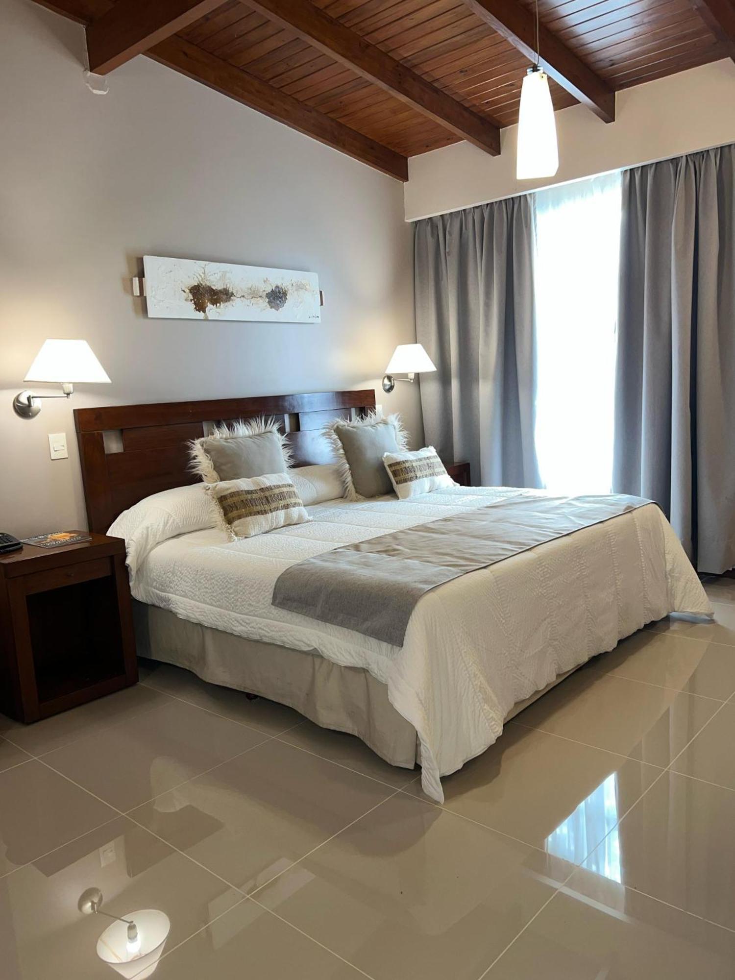 Howard Johnson Inn Rosario De La Frontera Exteriör bild