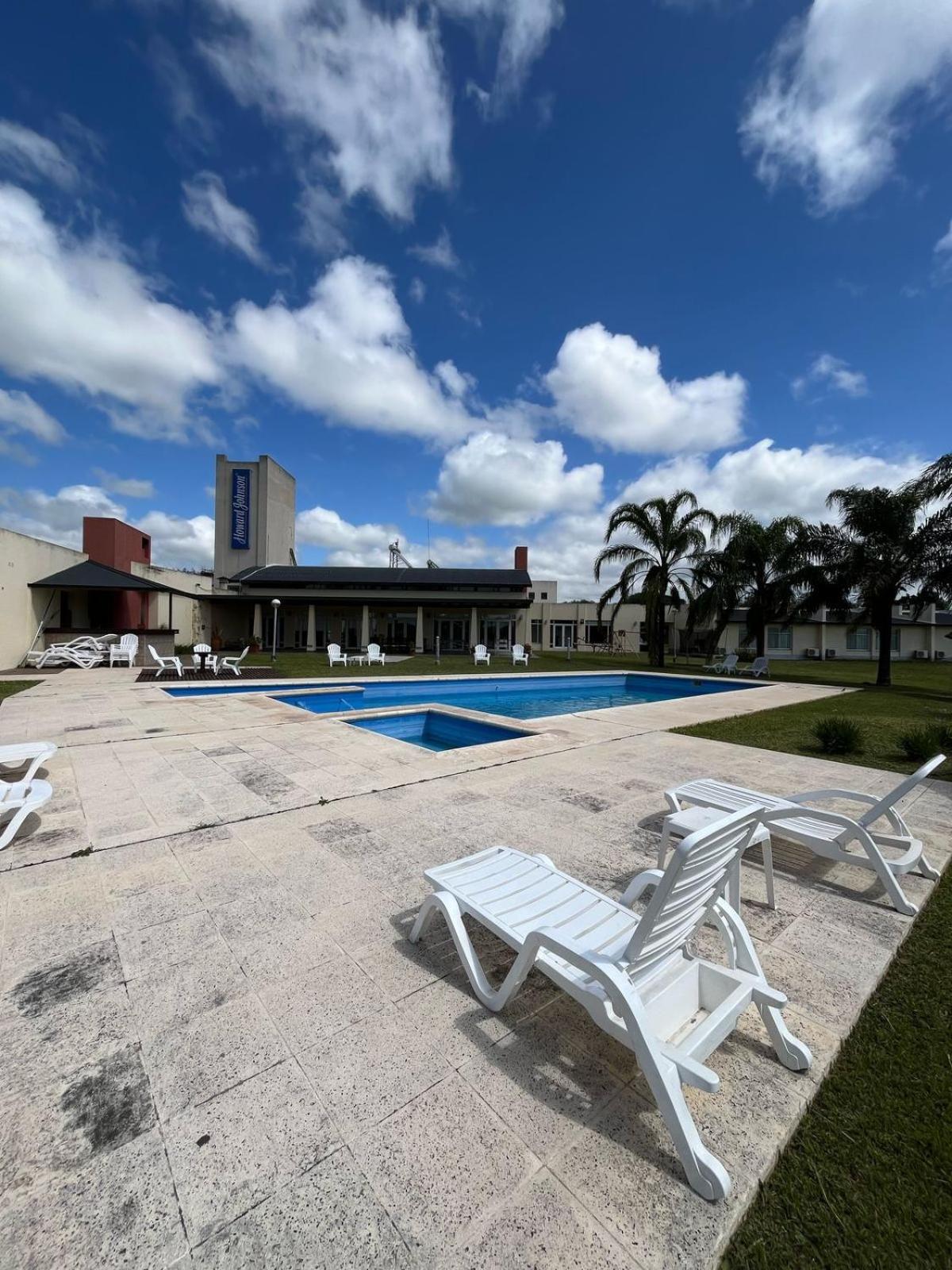 Howard Johnson Inn Rosario De La Frontera Exteriör bild
