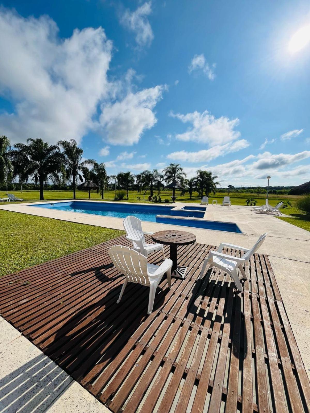 Howard Johnson Inn Rosario De La Frontera Exteriör bild