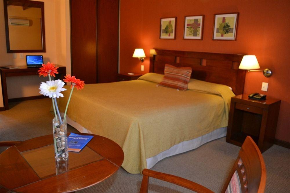 Howard Johnson Inn Rosario De La Frontera Exteriör bild